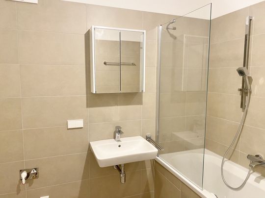 MIETANBOT ANGENOMMEN ERSTBEZUG Top Wohnung U3 2 Zimmer + Balkon - 1 bedroom apartment + balcony U3 = DAS LAURENZ= - Foto 1