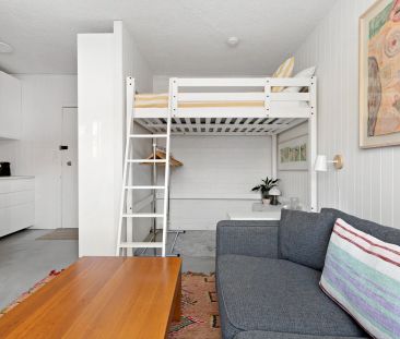 Brand New Renovated Studio Apartment– Furnished with Parking! - Photo 2