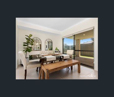 Contemporary Home with excellent Location! - Photo 4