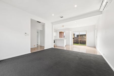 2/46 Woodland Street, Strathmore VIC 3041 - Apartment For Rent | Domain - Photo 2