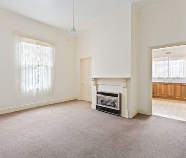 TWO BEDROOM HOME WITH LARGE REAR GARDEN - Photo 6