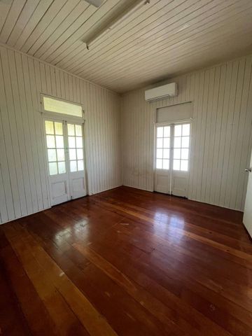 Stunning 3-Bedroom +Sunroom Home - Photo 3