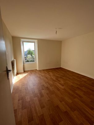 Appartement T4 de 98 m² -Saint Yvi - Photo 1