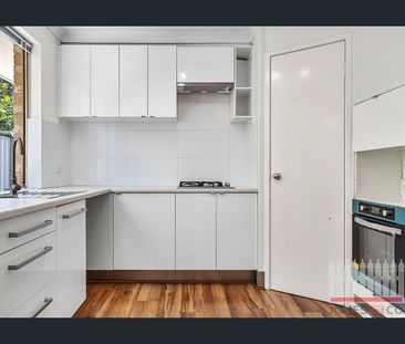 Stylish and Spacious Living in East Vic Park - Photo 2