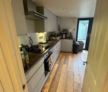 Room in a Shared House, Khama Rd, SW17 - Photo 6