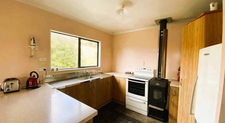 Seaside Living at Its Best – 3 Bedroom Gem - Photo 5