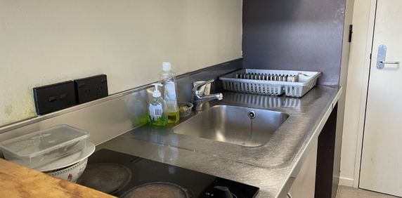 Two bedroom unit in Te Aro - Photo 2