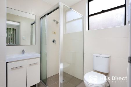 Stylish Ground Floor Apartment in a Convenient Location - Photo 4