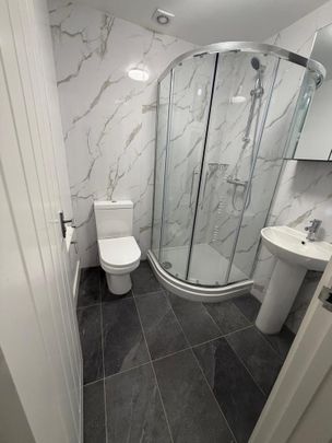 5 bedroom house of multiple occupation to rent - Photo 1