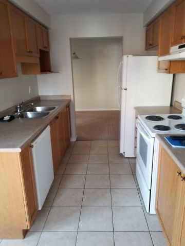 For Lease - 12 Marshview Avenue, Aurora, Ontario - Photo 2