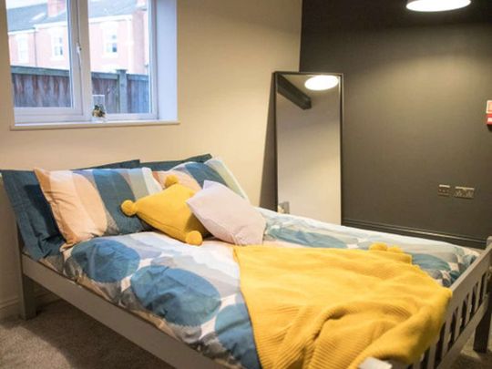 High Spec Cozy Double Room- Happy Land North Room 3 - Photo 1