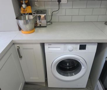 2 bedroom semi-detached house to rent - Photo 4