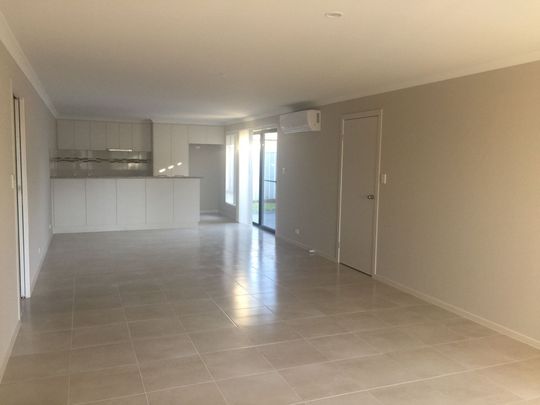 Modern Home with Shed &excl; - Photo 1