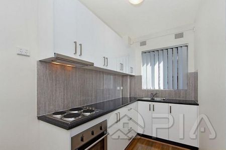 Affordable 2 bedroom unit in the heart of Parramatta - Photo 3