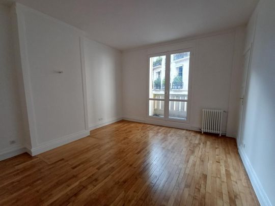 location Appartement T7 DE 309.7m² À PARIS - Photo 1