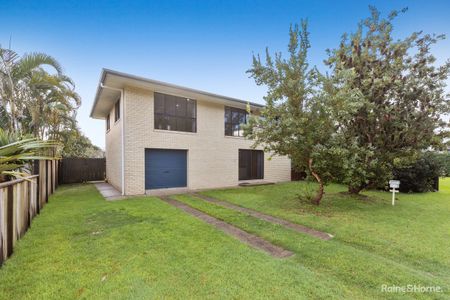 BEACHSIDE LIVING - POOL SERVICE INCLUDED - Photo 4