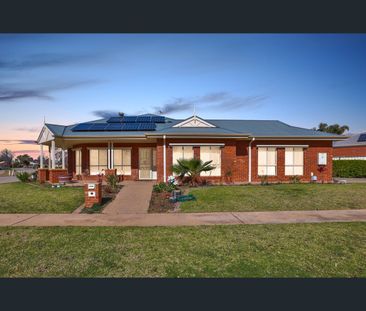 10 Le Pedeleure Avenue, Mildura, Vic 3500 - Photo 2