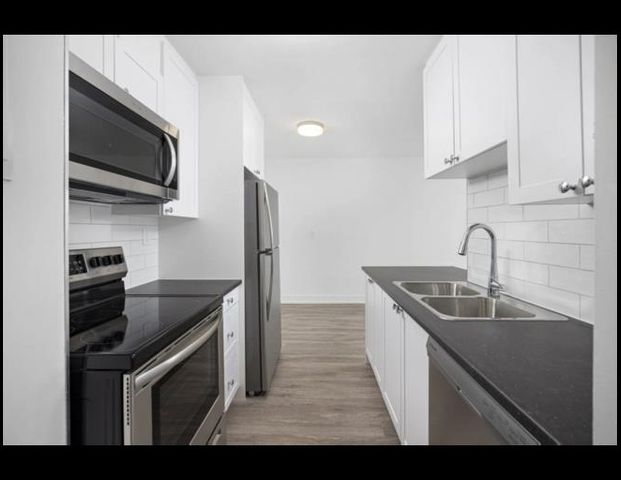 160 Market St. | 160 Market Street, Hamilton - Photo 1