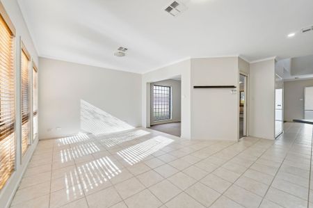 4/15 Ironbark Circuit, Jerrabomberra - Photo 4