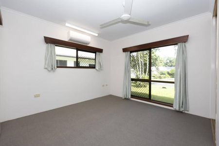Freshly Updated - Fully Air-Conditioned Family Home in a Quiet Close - Photo 4