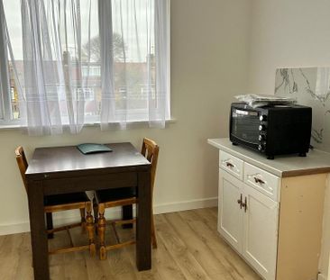 Studio to rent - Photo 3