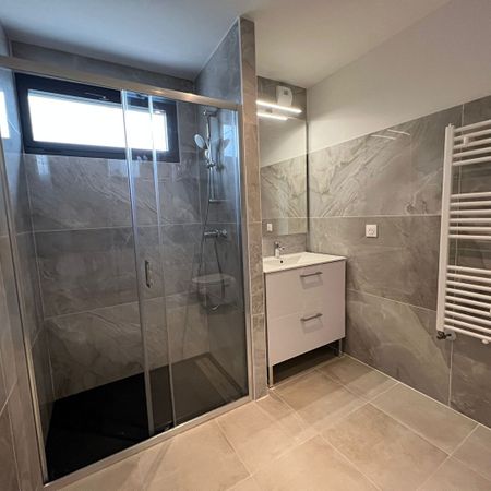 STUDIO en REZ DE JARDIN - SARTROUVILLE, - Photo 4