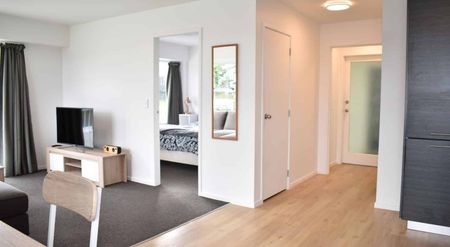 Spacious, Light-Filled Furnished Apartment - Photo 4