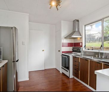 Tranquil 2BR Home w/ Deck, Balcony & Garden-Oratia - Photo 3