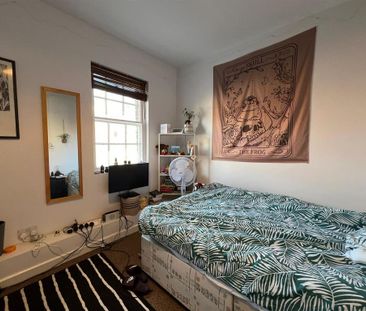 4 bedroom semi-detached house to rent - Photo 4