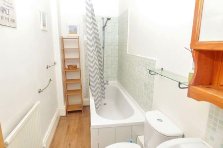 3 bed upper flat to rent in NE6 - Photo 2