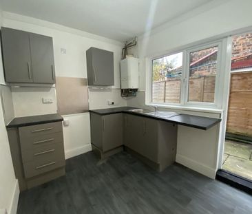2 bedroom end of terrace house to rent - Photo 3