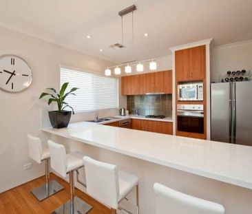 FANTASTIC STREET FRONT VILLA IN PRIME LOCATION HOME OPEN WEDNESDAY ... - Photo 1