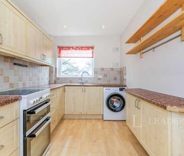 St Marys, Victoria Road, Weybridge, KT13 - Photo 4