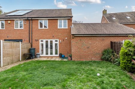 3 bedroom semi-detached house to rent - Photo 3