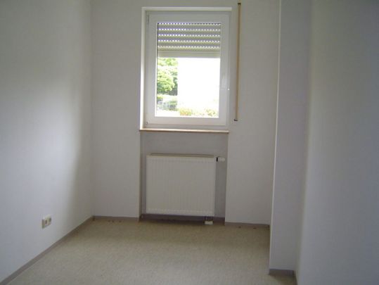 Schmölln, Seniorengerechte 2-Raum-Wohnung mit Dusche & Balkon (ME20) - Photo 1