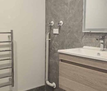 Huge studio now available. - Photo 2