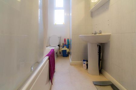 4 bedroom house to rent - Photo 2