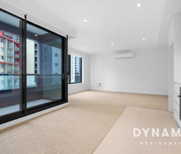 Perfect Location & Large Layout! - Photo 5