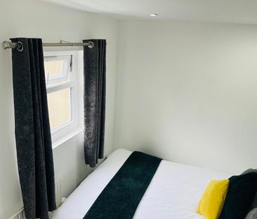 1 Bed Flat, Manchester, M12 - Photo 4