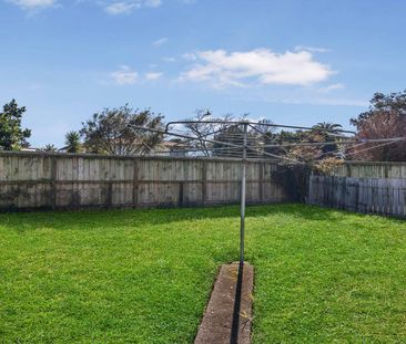2 bedroom home in Otara! - Photo 2