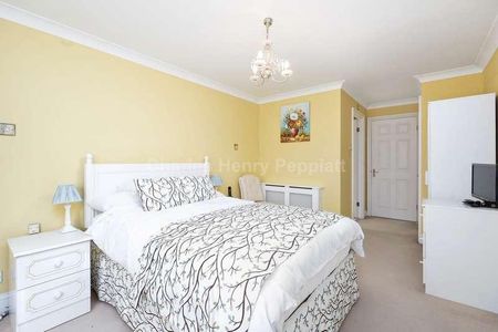 Riverside Gardens, Finchley, N3 - Photo 2