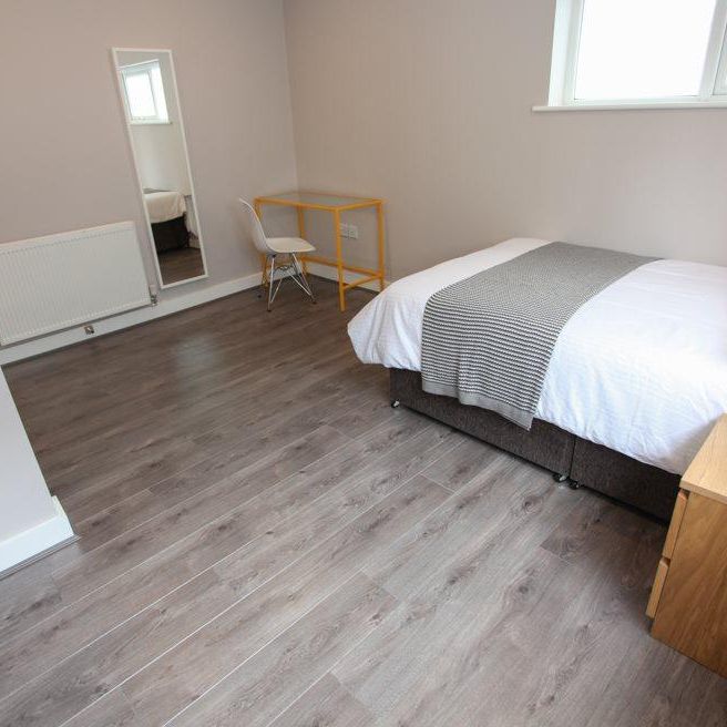 4 bedroom semi-detached house to rent - Photo 1