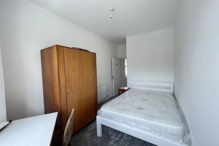 5 bedroom apartment to rent - Photo 3