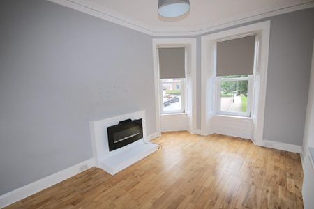 4 bedroom flat to rent - Photo 2