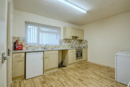 2 bedroom semi-detached bungalow to rent - Photo 3