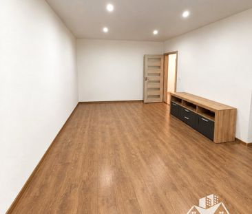 Na prenájom veľký 2-izbový byt s balkónom v Nových Zámkoch – Fotografia 1