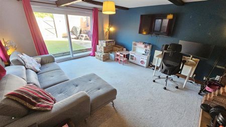 3 bedroom detached house to rent - Photo 3