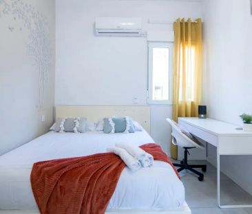 Room in a shared 3-bedroom apartment for rent in La Malva-Rosa, perfect for couples. - Photo 6
