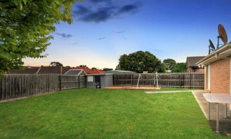 5 Rokeby Crescent, 3064, Craigieburn Vic - Photo 2