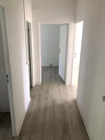 Helle 4-Zimmer-Wohnung mit Balkon – sofort bezugsfrei - Photo 4